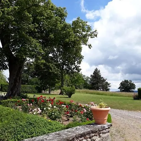 Au Château De Sallebrune Hébergement de vacances Beaune d'Allier