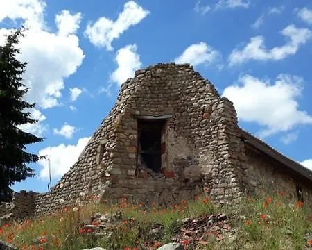 Au Château De Sallebrune Hébergement de vacances *