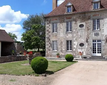 Au Château De Sallebrune Hébergement de vacances *