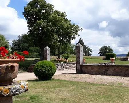 Au Château De Sallebrune Hébergement de vacances Beaune d'Allier