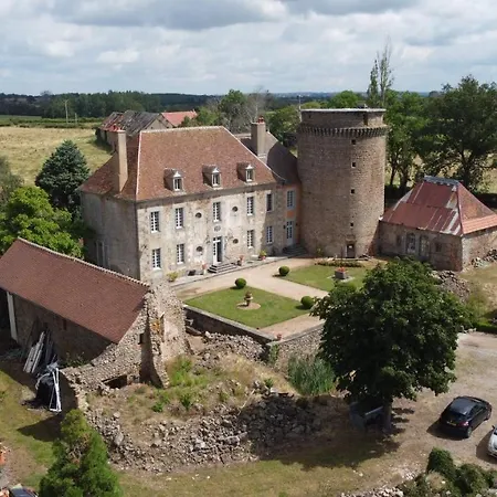 Au Chateau De Sallebrune