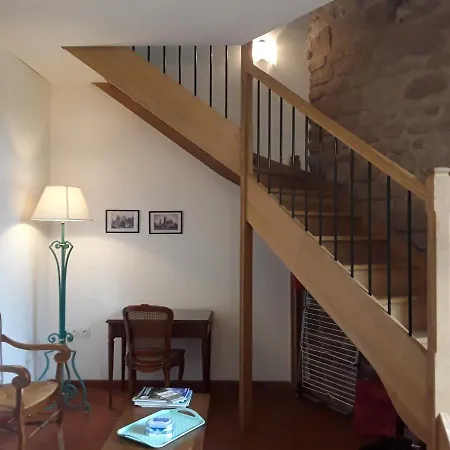 Au Château De Sallebrune Hébergement de vacances *