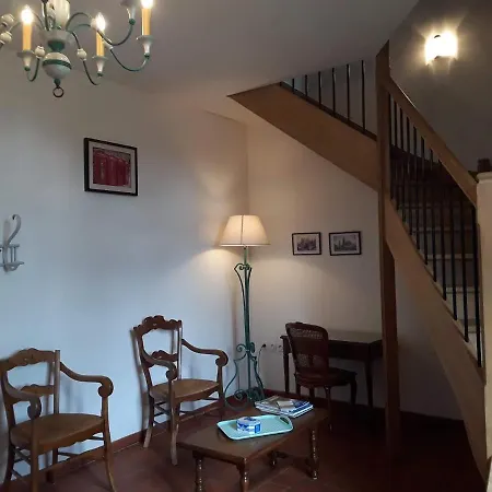 Au Château De Sallebrune Beaune d'Allier