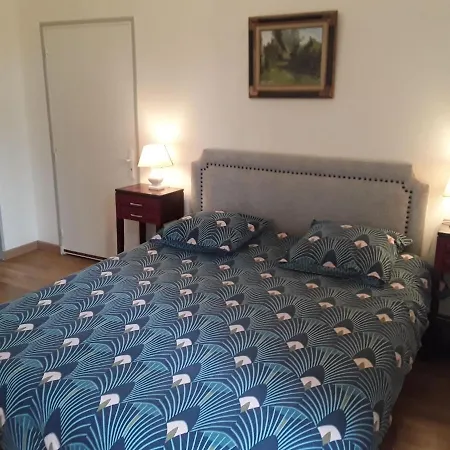 Au Château De Sallebrune Hébergement de vacances *