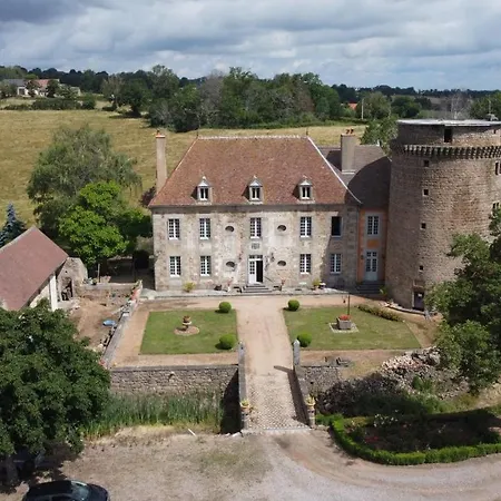 Au Chateau De Sallebrune